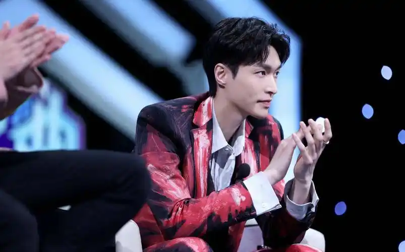 张艺兴《金曲青春》现场高清图释出,彰显热血本色