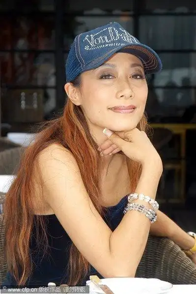 52岁张天爱从香港名媛到设计师四次离婚仍追求爱情