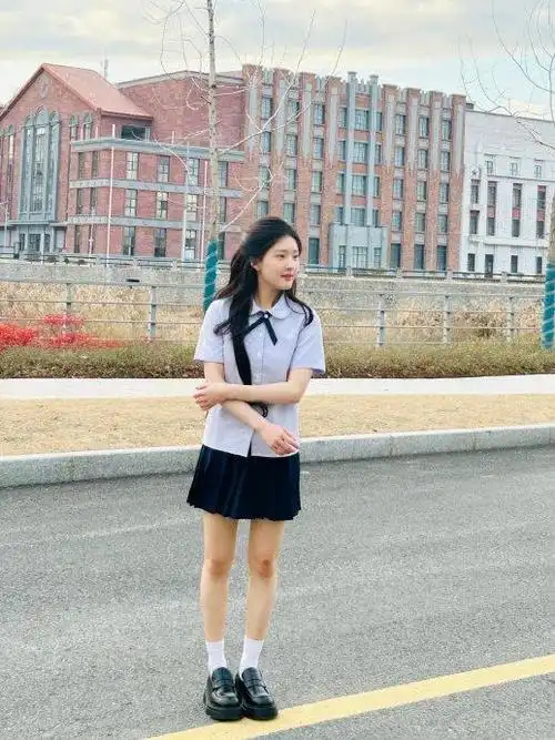 校服造型青春元气,甜甜的露思学妹|赵露思|露思|校服_新浪新闻