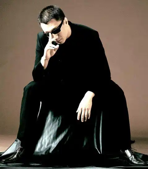 毒战热映主演孙红雷家居照再现硬汉本色