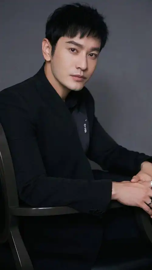 演员黄晓明,陪姐姐乘风破浪,去黄河边开中餐厅,来看帅照