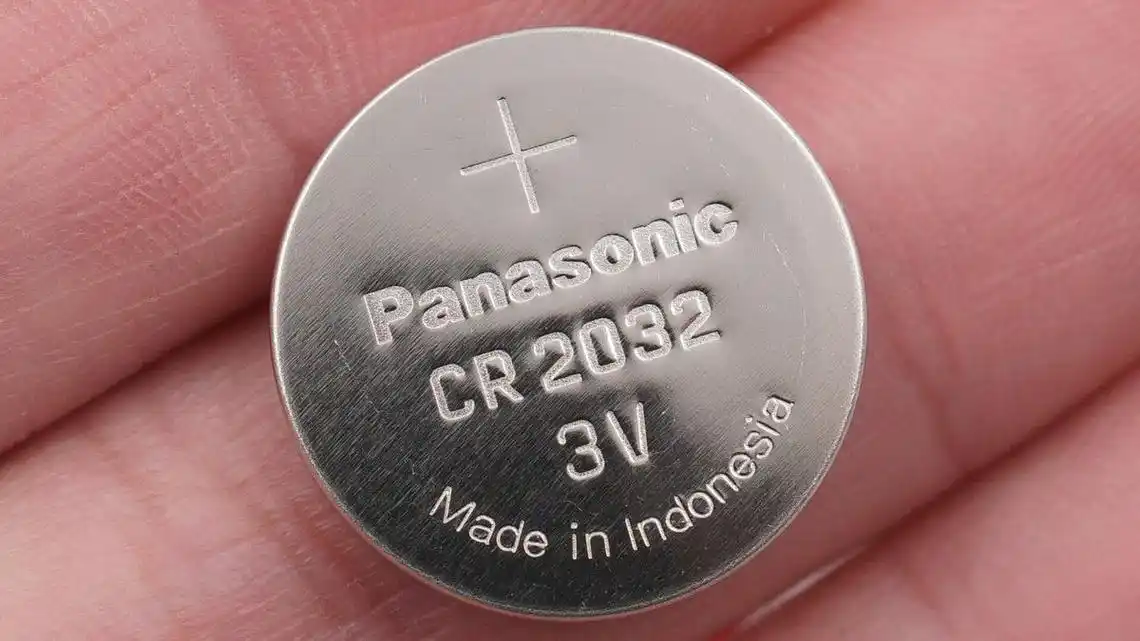 原创苹果airtag无线追踪器用的是什么规格电池如何更换cr2032电池