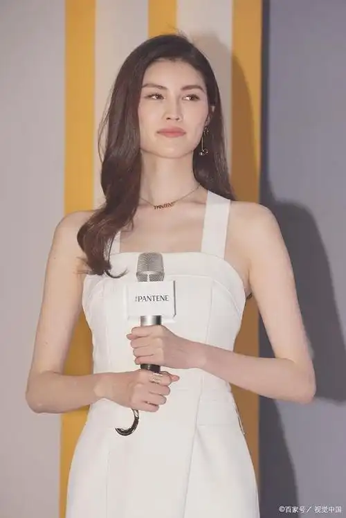 34岁何穗,性感饱满韵味十足啊!不愧是国际超模!