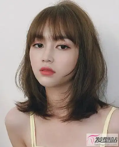 明星网红们的最爱 这款锁骨发够美_发型站_最新流行发型设计发型图片