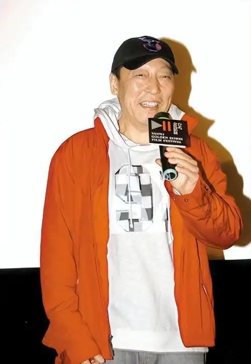 演员倪大红:59岁才走红,面瘫式演技获观众缘,成功并非偶然