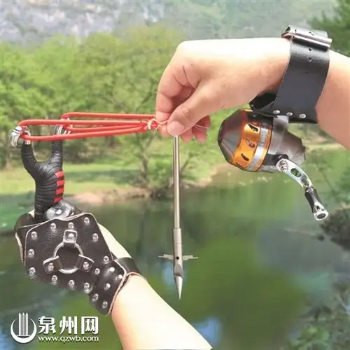 危险!东湖公园惊现"弹弓射鱼"