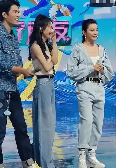 赵丽颖穿阔腿裤甜度爆表,王一博休闲装超帅气_时尚_李冰冰_黑色