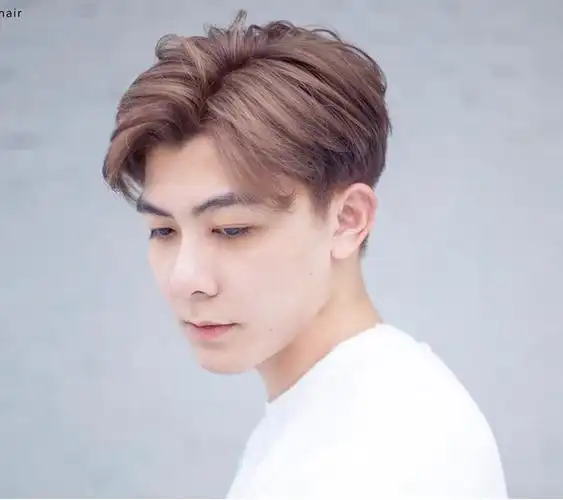 男生"八字刘海"时尚帅气,剪完修饰额型韩范十足,很值得尝试