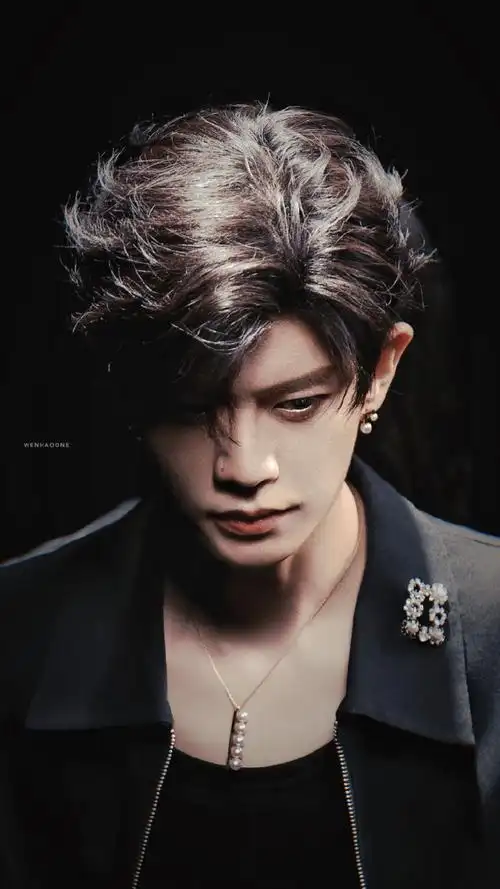 任嘉伦超话壁纸🤲#任嘉伦