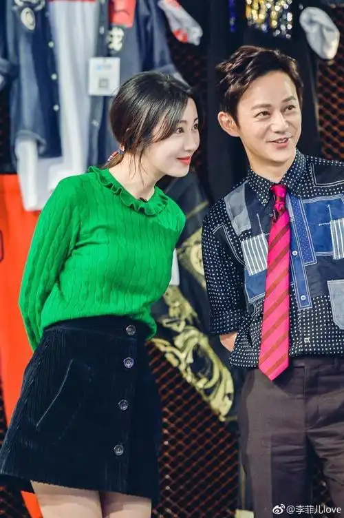 30岁李菲儿近照蜜桃臀身材美炸了被黄晓明抛弃后单身7年