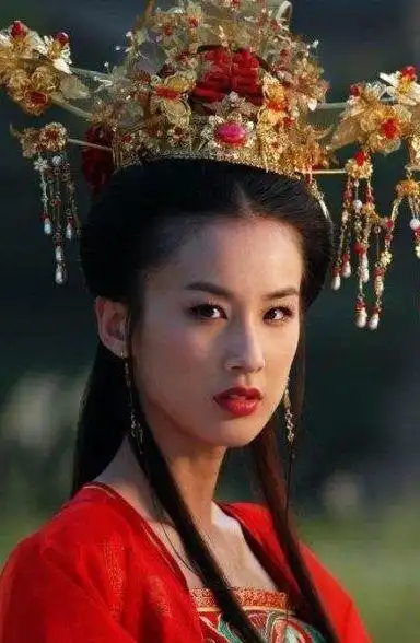 原创古装剧中穿红色嫁衣的女演员,赵丽颖异域风情,唐嫣霸气十足