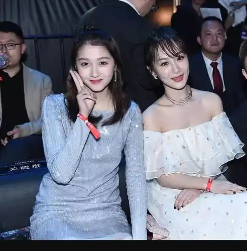 靠身高艳压四千年美女不输傻脸娜的关晓彤遇上张梓琳被碾压