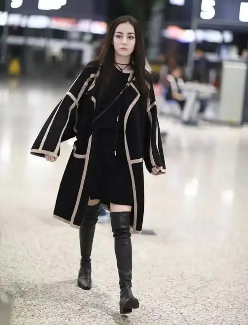 奔三的女人尽量不要打底裤配羽绒服学迪丽热巴这样穿显高显瘦