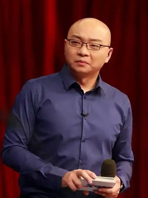 他与妻子同是主持人,双双辞职后下海创业,如今41岁身价过亿_王凯_节目