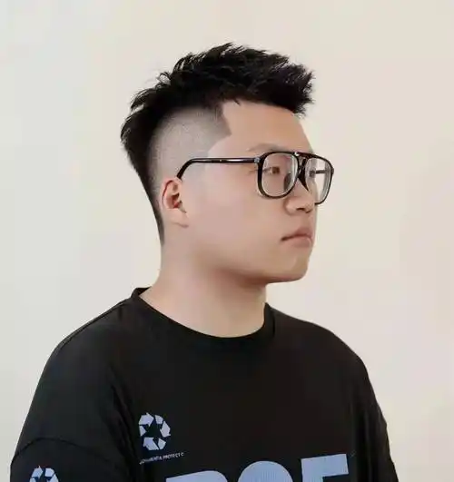 脸大适合什么发型脸大适合什么发型的男生