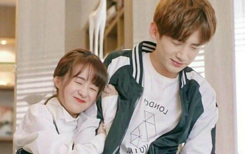 白敬亭和李沁的合照