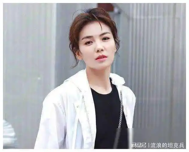 刘涛10年前美照,但身后那人才漂亮,原来她俩10年前就同框|蒋勤勤|娱乐