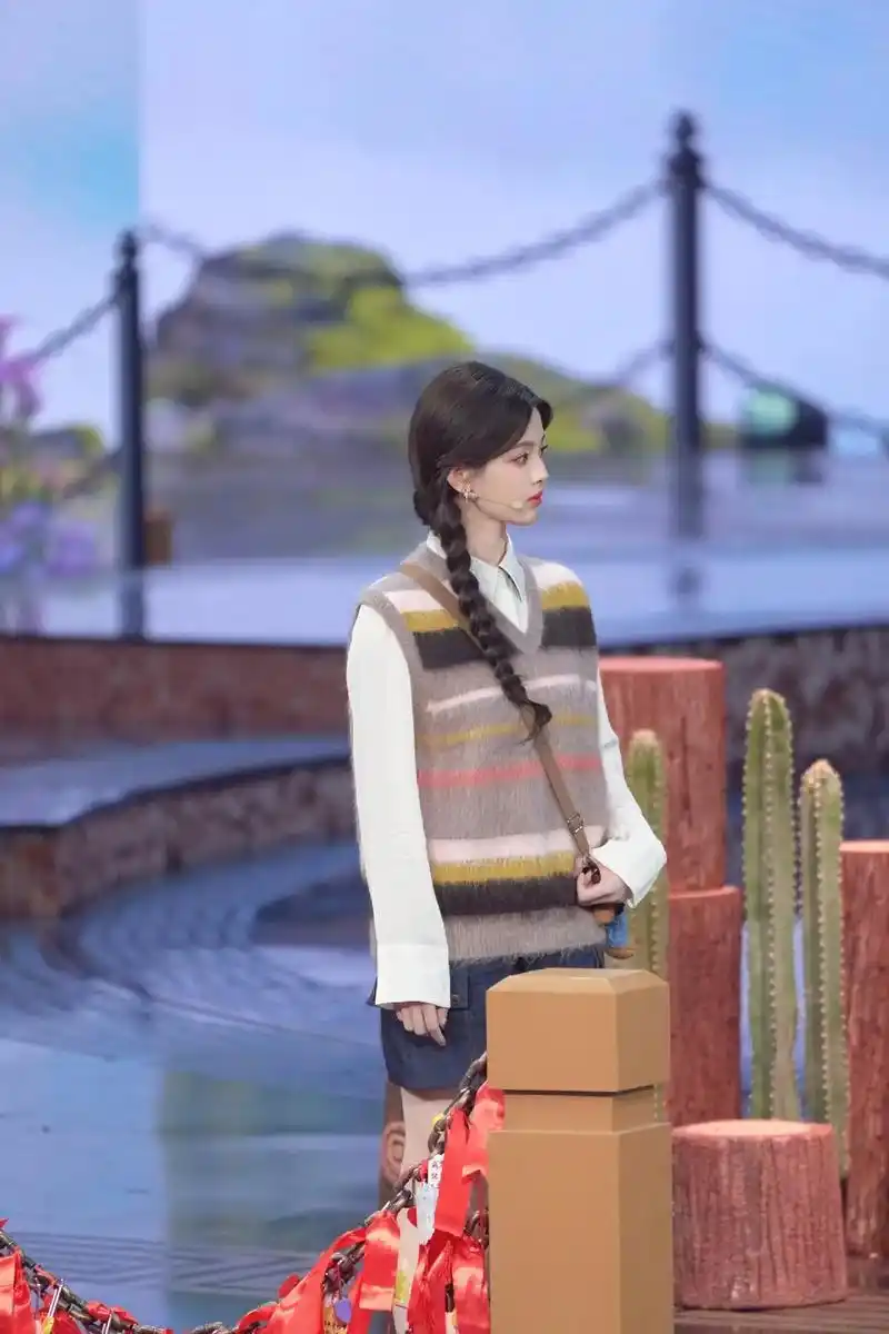 今晚看小杨,超越一切尽有可能!@杨超越 送你龙年三千万, - 抖音