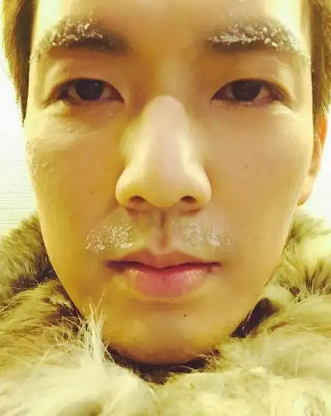 钟汉良满脸雪花仍帅气 网友:还记得密码