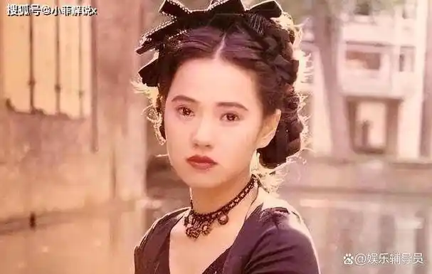 伊能静18岁照片曝光,单眼皮"蒜头鼻",和整容前的秦昊夫妻相