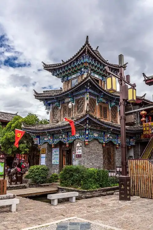 云南丽江束河古镇古楼