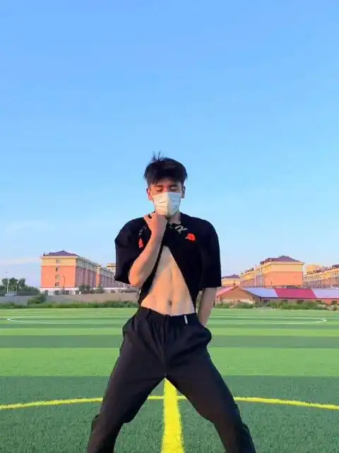 喜欢小民的喉结