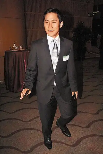 与傅明宪前后脚到 庄家彬发表单身论