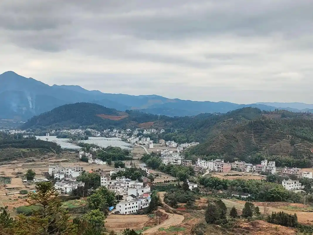 照片 #风景 #大山 #乡村 #远方    物是人非事事休 - 抖音