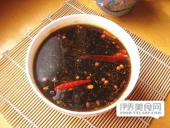 老卤汁上星期我做了老卤牛肉,有豆亲问我老卤汁是怎样制作的,今天编写