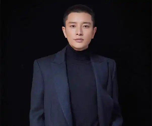 继哈哈农夫后贾乃亮现身新综艺市场买菜广场活动笑容甜