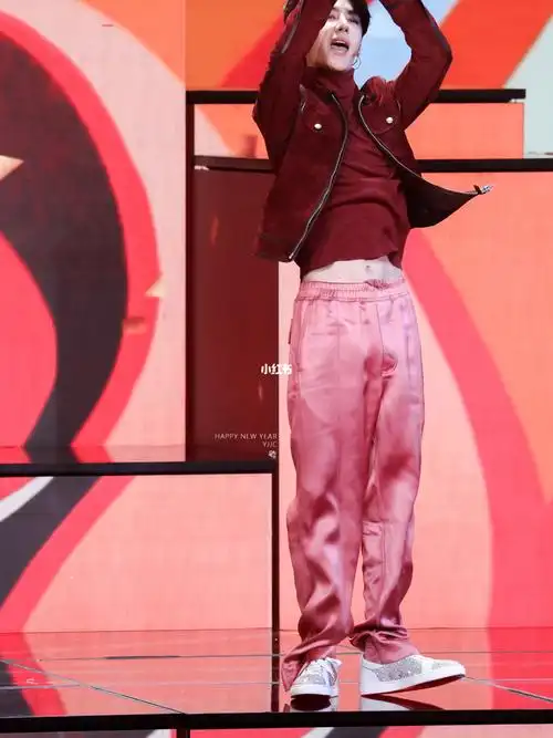 冷白皮绝了7215cpf请勿造谣,王一博全身上下9815纹身,爱他就