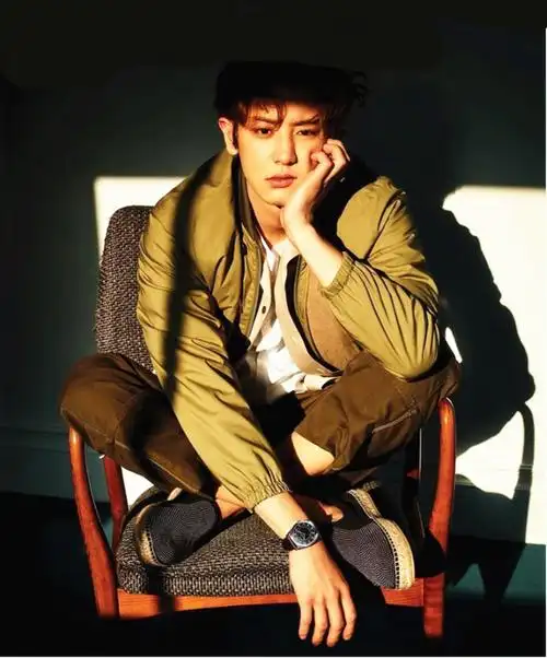 朴灿烈拥有一双大眼睛像漫画里走出来的少年一般令粉丝为之疯狂