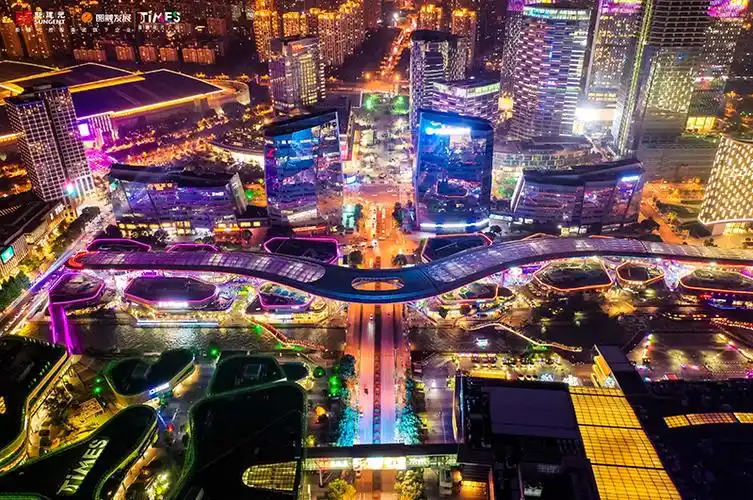 圆融时代广场天幕焕新点亮