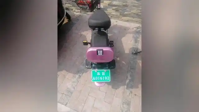 无锡遍地都是电瓶车,现在电车牌都赶上汽车了,我还没有电瓶车