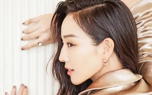 张钧甯成熟妩媚写真桌面壁纸