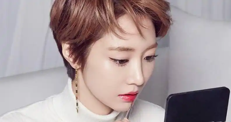 几类特显瓜子脸的秋季发型 好看又时尚