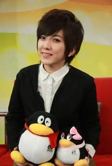 2011年,快乐女声重新起航,这一届有个性的女孩还是不少的,比如李斯