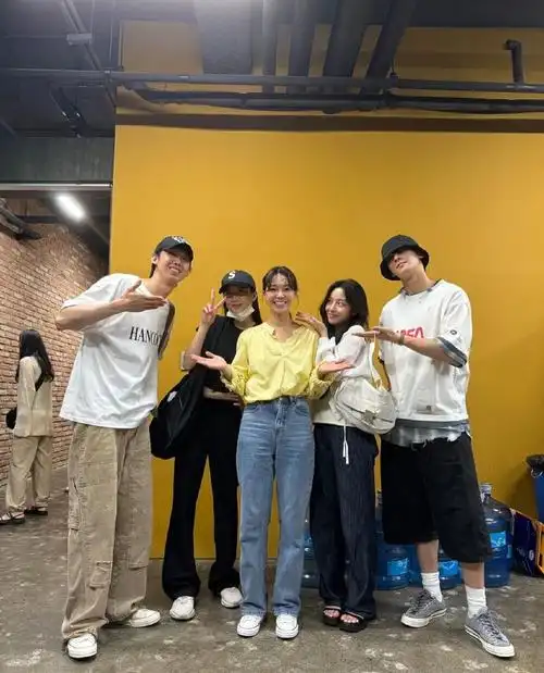 车银优文佳煐同框照##文佳煐车银优合照