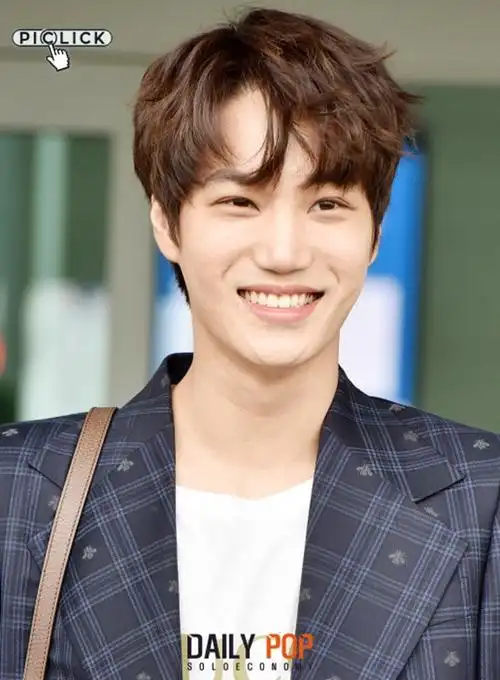 exo金钟仁平时笑起来像小熊一样可爱,但舞台上的他用霸气的舞蹈吸睛