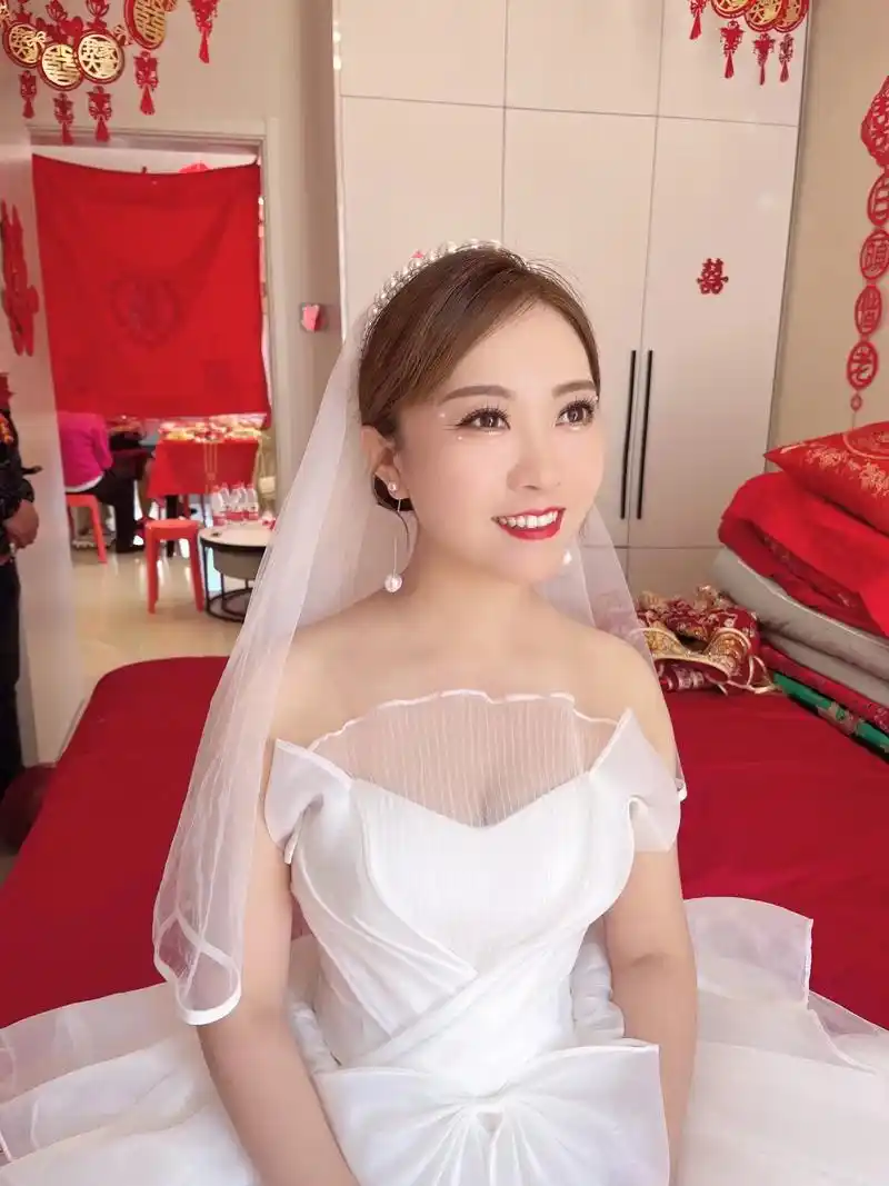 新娘化妆.78有人说,爱情就像一面镜子,映出彼此最真实美好的 - 抖音