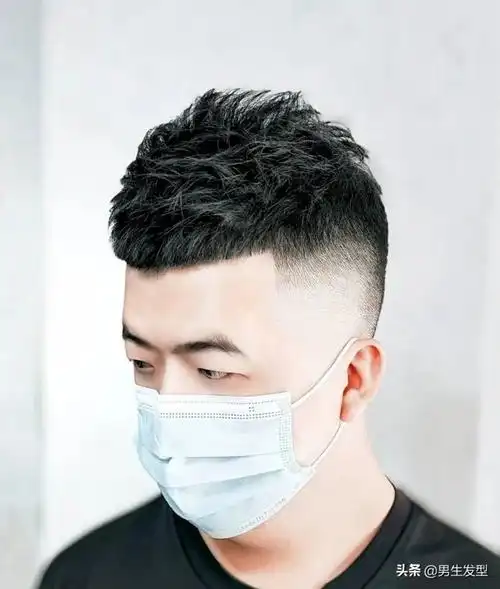 男生短发精神帅气发型(男生除了剪寸头这3款短发型很帅气)