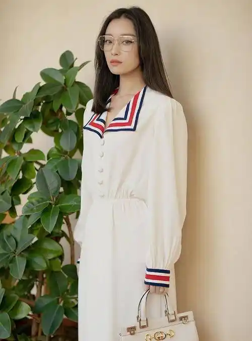 原创倪妮穿搭挑战新高度身穿深v礼服太吸睛灵动高级凸显女王范