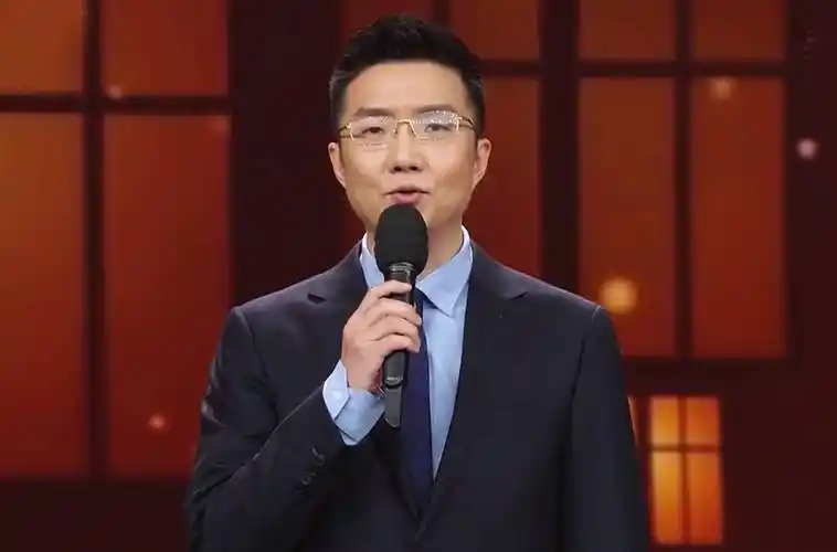 央视315晚会热度登顶,4人主持团抢眼,c位无人可替代,龙洋又遗憾缺席