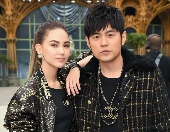 昆凌服装品牌状况不佳被嘲全靠周杰伦除了生小孩没有任何贡献