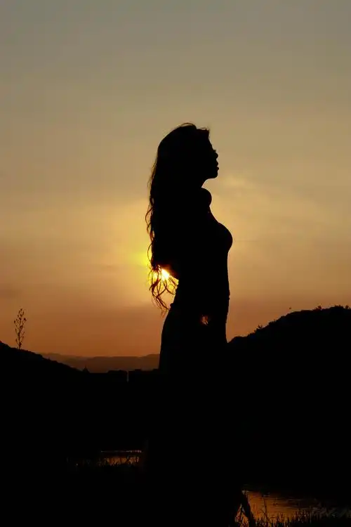 标题:人像逆光拍摄练习