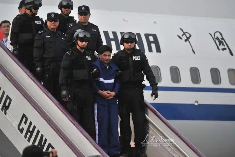 金三角大毒枭糯康被押解至北京