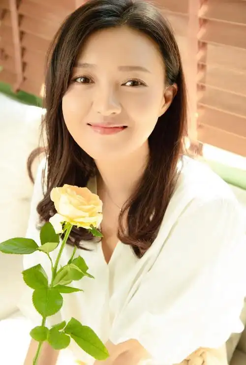 傅晶白衬衫优雅写真图片59