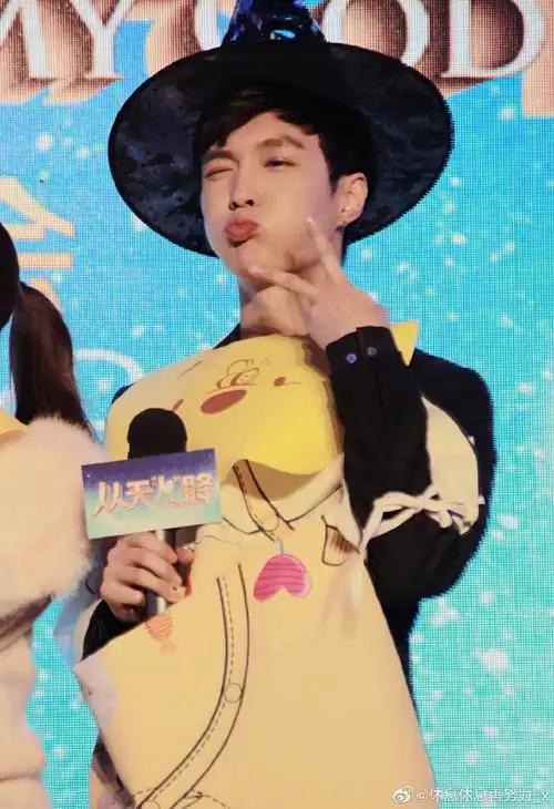 张艺兴端水式过冬至#小河豚!小喷菇!豌豆射手!啵啵怪!