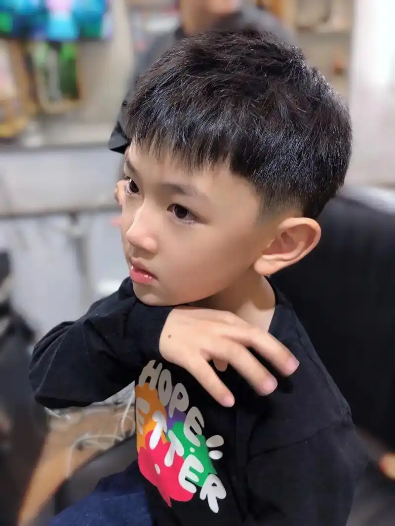 男童发型.#创作灵感 #图文种草机 谁说小学生不能帅帅的?男 - 抖音