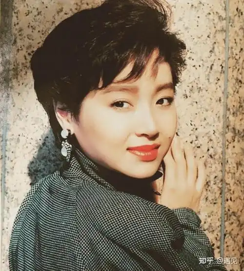 5岁挣钱26岁嫁富商被骗为了面子再婚万梓良的恬妞如今这样了